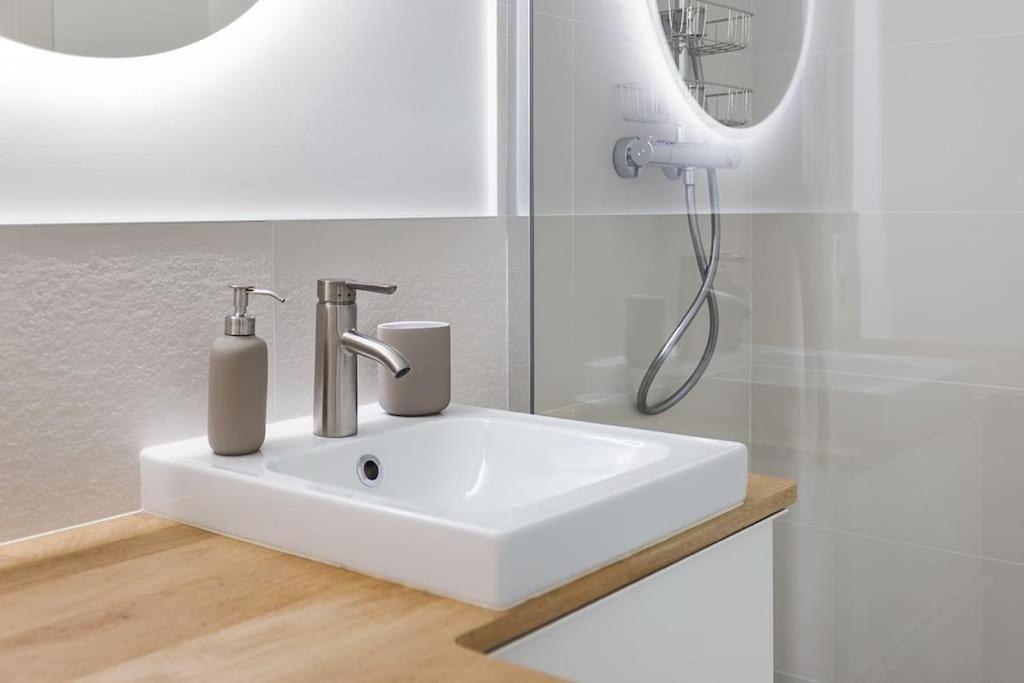 Machines De L'Ile - Fibre - Netflix - T2 La Tour Apartment น็องต์ ภายนอก รูปภาพ
